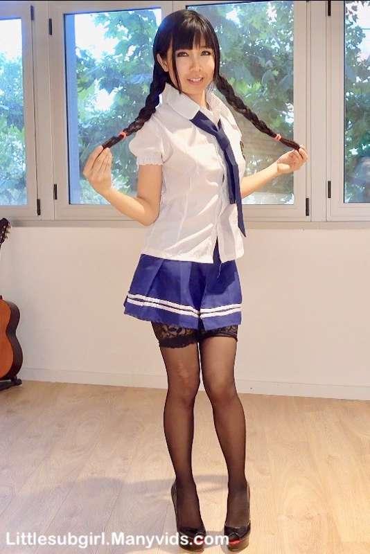 Your daily dose of naughty schoolgirl 