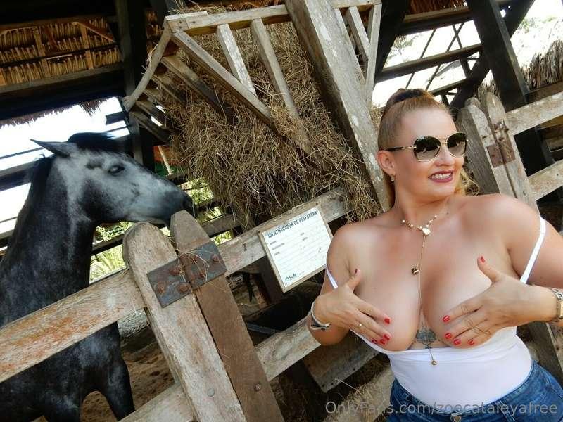 zoecataleyafree image #0