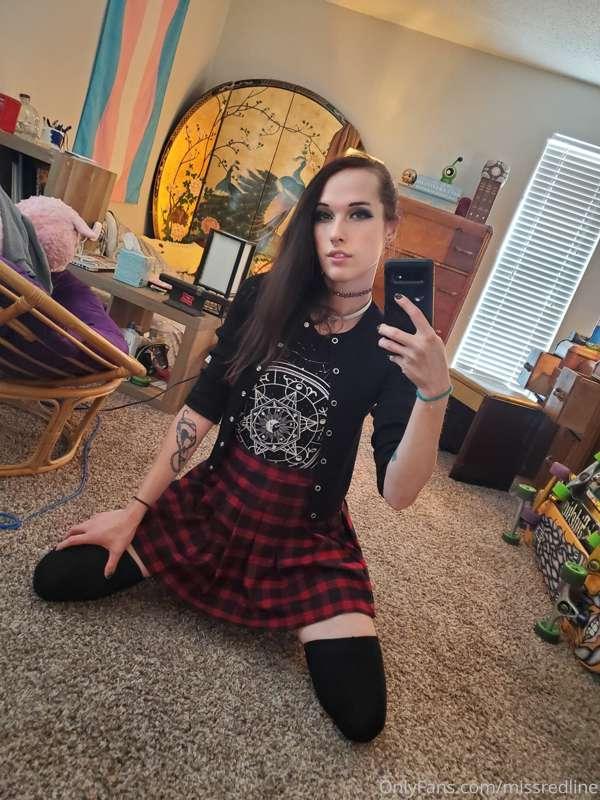 Happy Friday ya lovely lil freaks 🖤🖤🖤