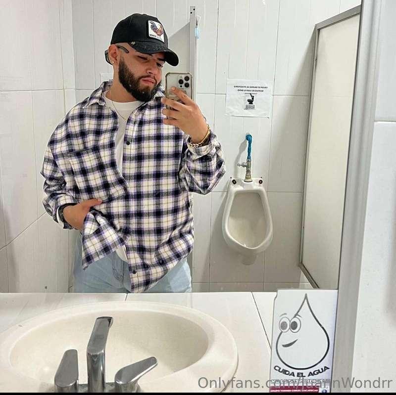 wondrrboy903 image #0