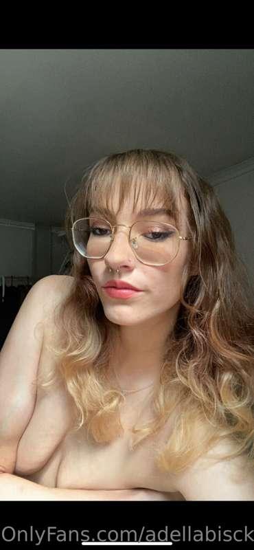 wish i could lay in bed all day naked and looking pretty x