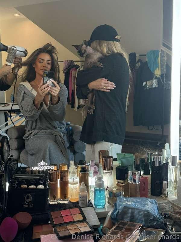 Getting glam 💄