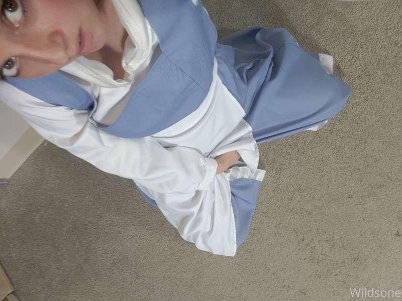I want you to reach up my skirt >=]