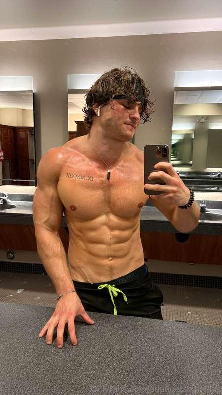 Have you ever seen jaw striations before? 😳 What do you thin..