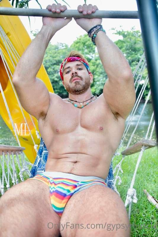 Too big for this hammock (picture taken seconds before it co..