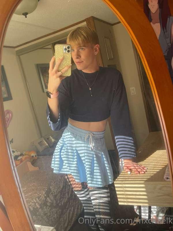 here’s another super cute skirt i got 🥰💙