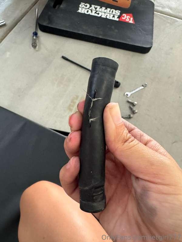 And thiiiiiis is why I check my stuff regularly 😅🫡This slit ..