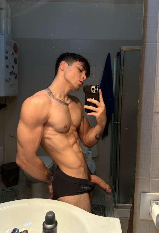My parents bathroom has the best lighting… main reason why I..