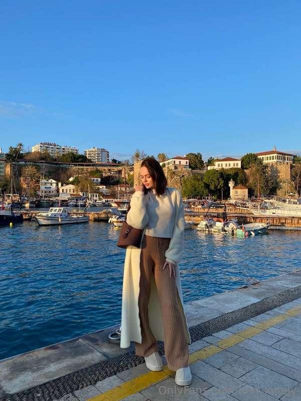 Do you like when I keep eye contact?