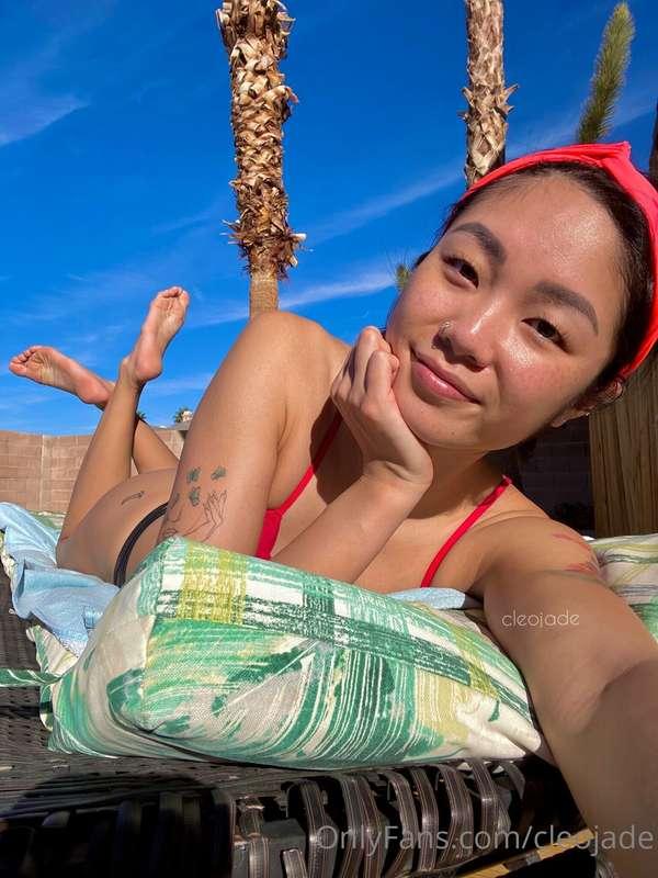 come chill with me by the pool 😎 what drink are you bringing..
