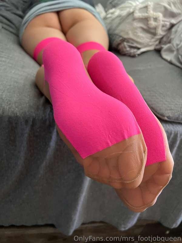 mrs_footjobqueen image #14