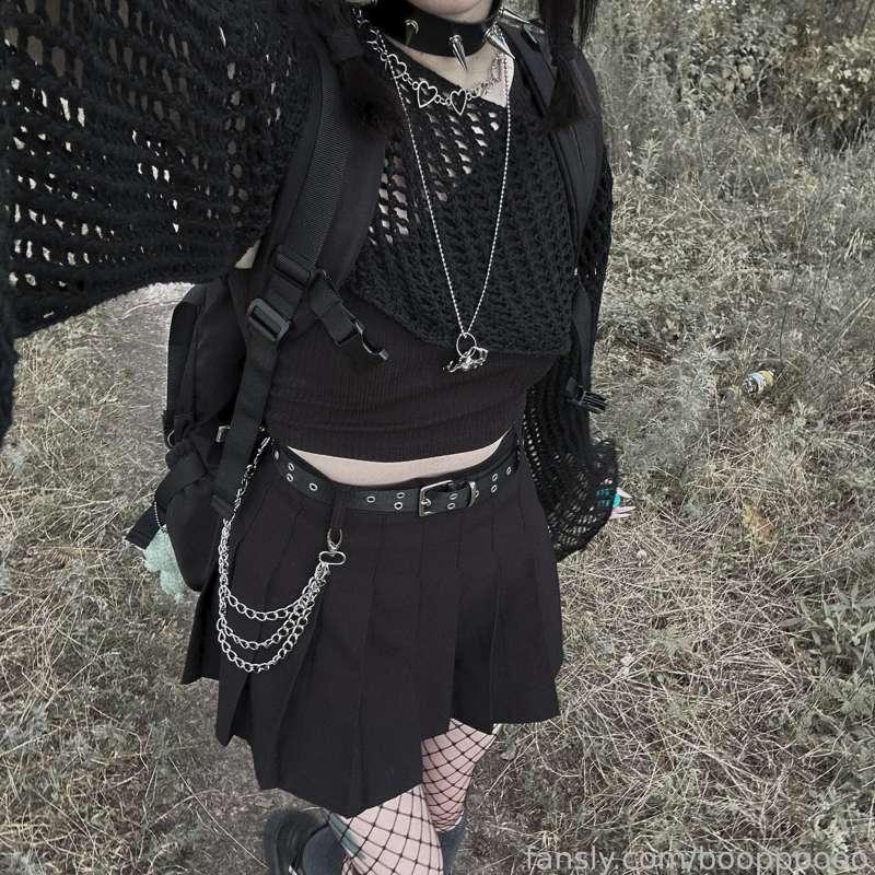 The Dead Princess


#goth #gothgf #girlfriend #alt #egirl #outfit #young #ddlg #petplay #skinny #small