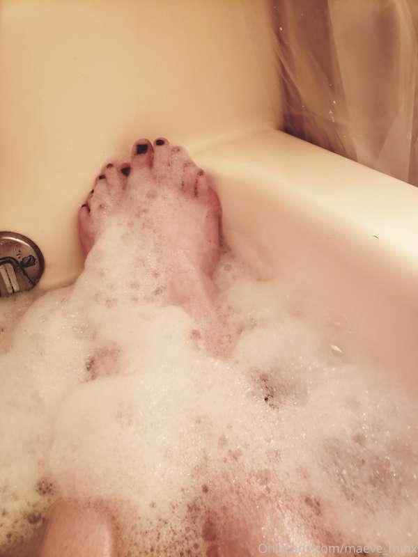 Relaxing in the bubble bath. 😊🛀