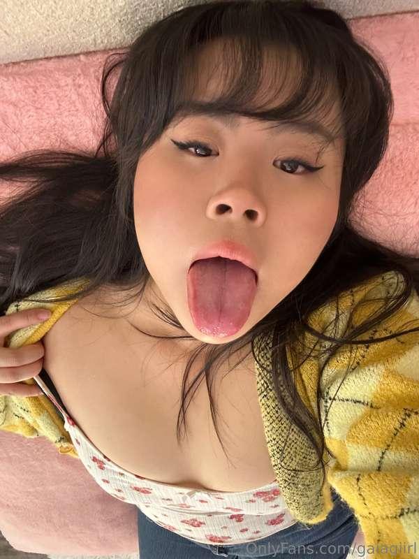 Cmon, you know you wanna cum all over my face 🥺