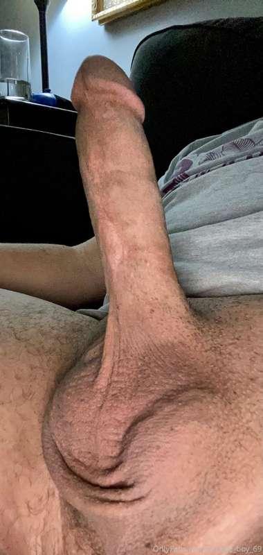 Got a little hard looking at my friends dick pics👀