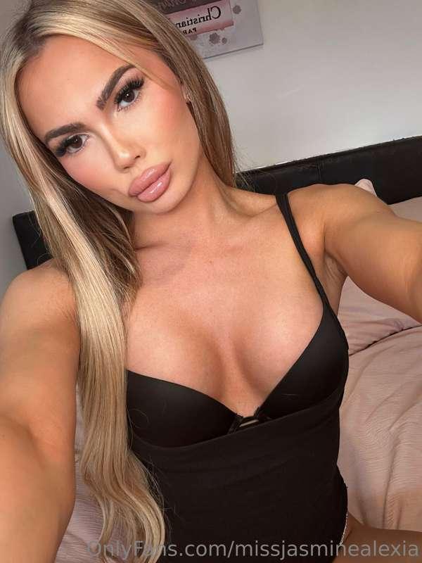 Looking for a slave who wants to be controlled, let me know ..