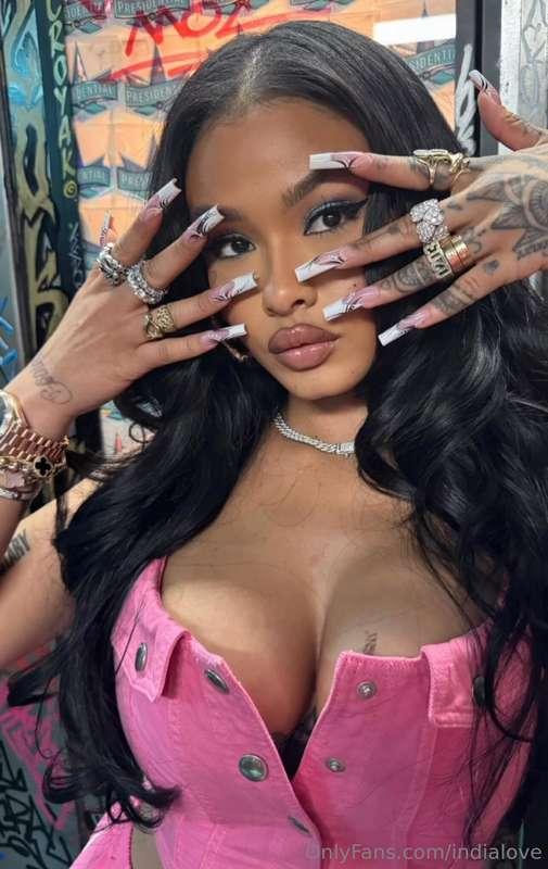 all eyes on me 👀