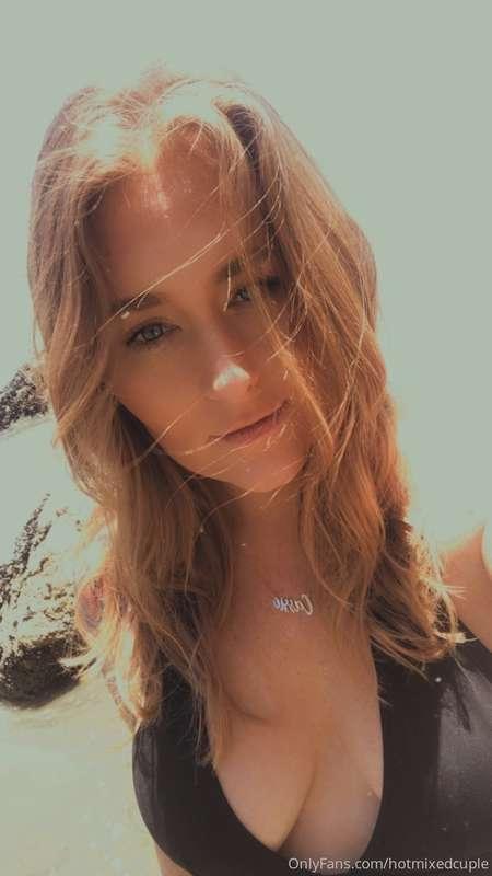 Happy Sunday! Football time! Who do you think is winning tod..