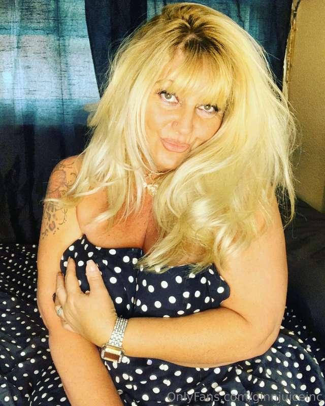 I have some Milf Monday for you... want to see😈😈😈