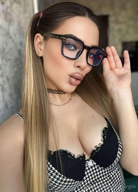 Crazy beauty @alonaartsex😻 Dick tamer 🙈Hottie with experienc..