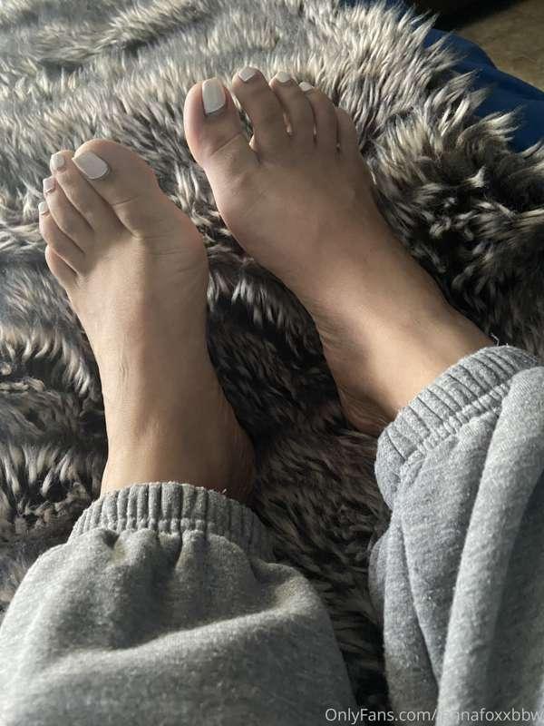 Kiss my feet and tip me