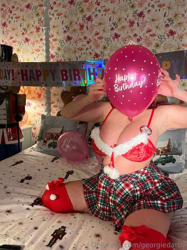 Morning! It’s my birthday 🎈 🎄