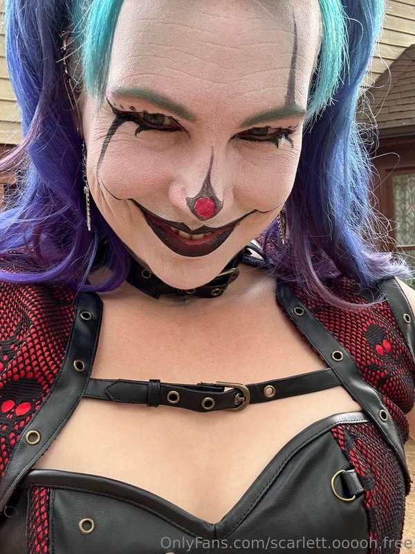 Watch a wicked clown get naughty 😈