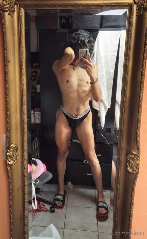 Catching my own reflection, and damn, I’d double-tap. 💋✨