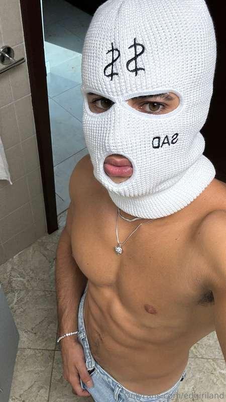 dicen por ahi que hay un ladron suelto…   Y que va armado🍆🍑