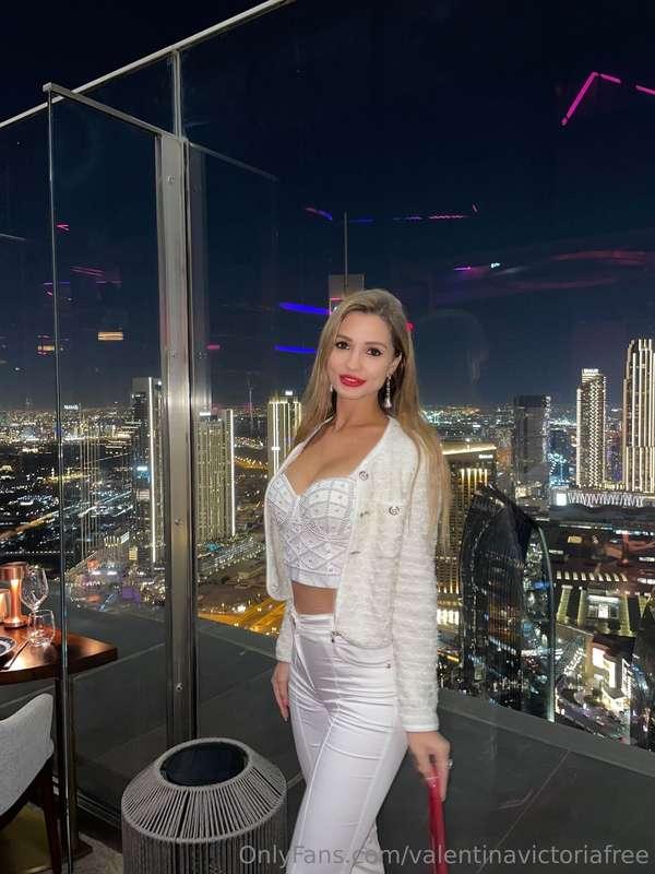How's the view? 😉 It's better on my VIP page 🤫 https://onlyf..