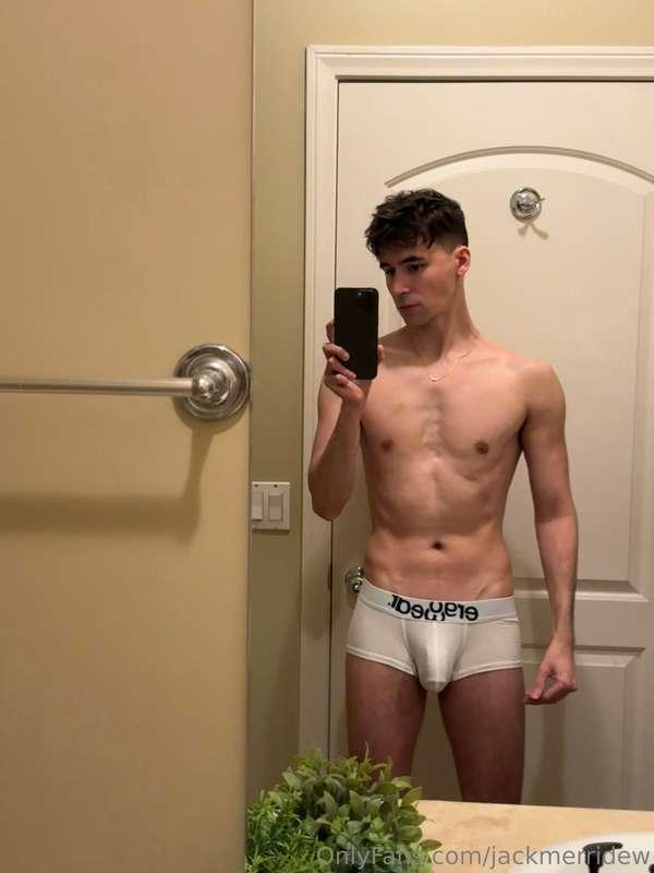 Happy Monday night 🤙🏻