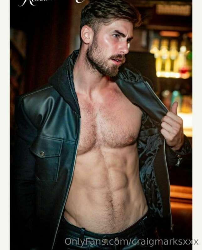 Im thinking leather looks good on me 😉