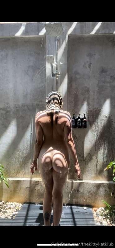 Coming to shower with me? 😉