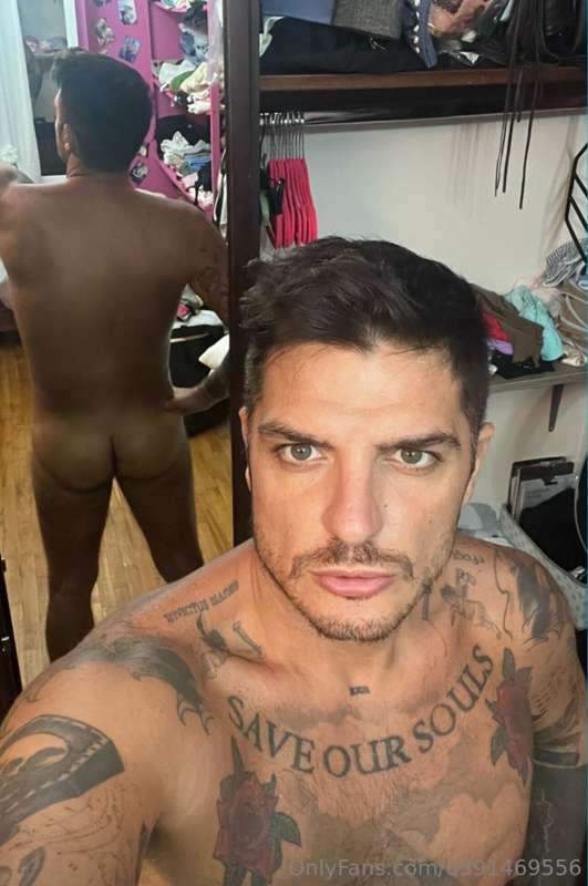 Faccia da culo.
