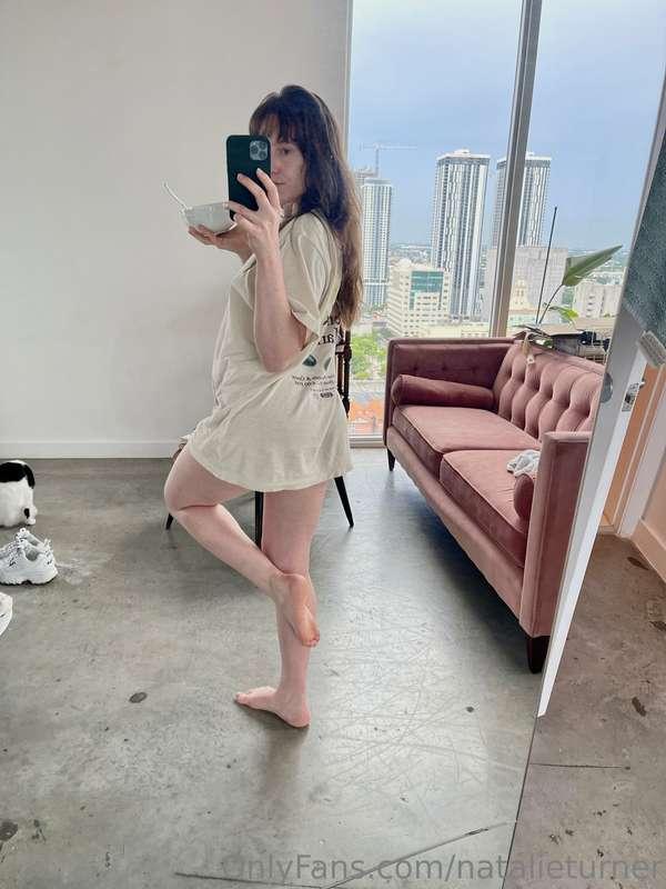 Just some legs and ass to brighten your mood. 😘