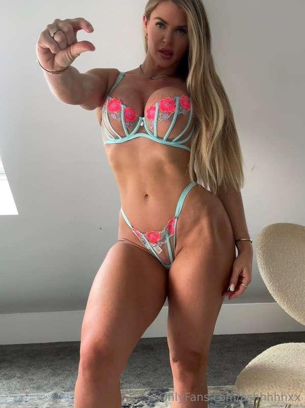 how big is your dick? Who will be honest 😈👇🏼