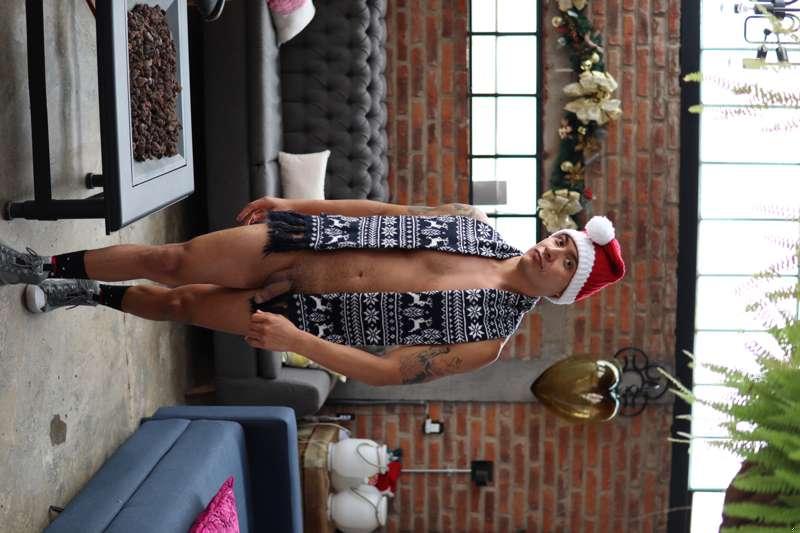 Photo Gallery | Naked Christmas with friends