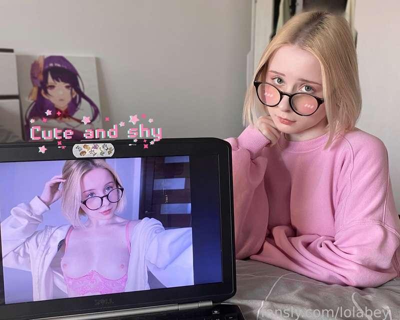 lolabey_ image #0