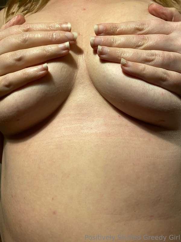 Even my bras are starting to dig into the top of my belly. E..