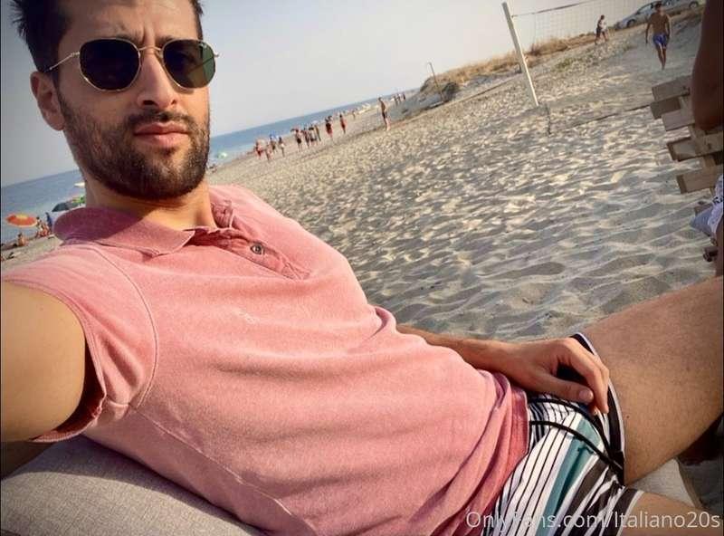🇮🇹 Aperitivo in spiaggia, dopo 2 spritz sono pronto a tutto ..