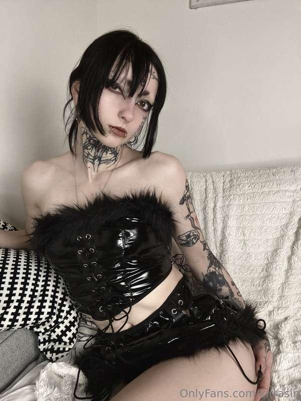 Dark soul, bright mind. Who said goth can’t shine? 🖤✨