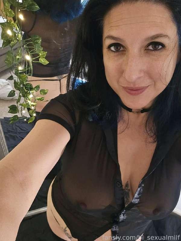 bi_sexualmilf image #1