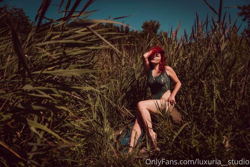 Model: @aprilrose_esc