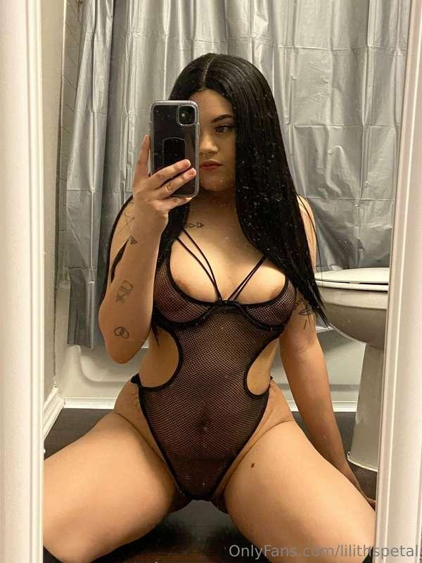 **Uhh hello, is anyone alive?! Show my posts some love 🥺❤️**