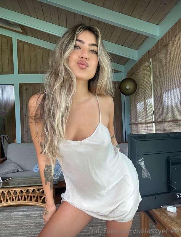 I'll be online today babies! Send me a msg and say hi 😘