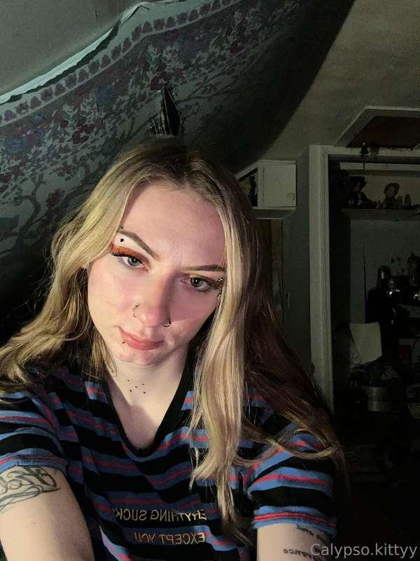 Comment a smile for a pic of my tits