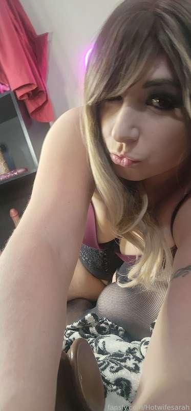 hotwifesarah image #0