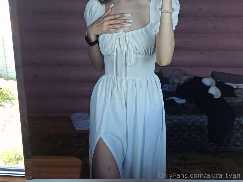 The white and delicate dress looks so good on my body 🥰 It i..