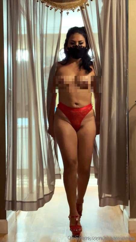 1 minute video in red thong and red heels 👠 👠 Free stills pe..