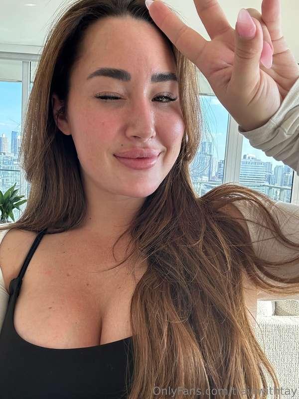 Need a forehead kiss rn! Volunteers? raise your hand